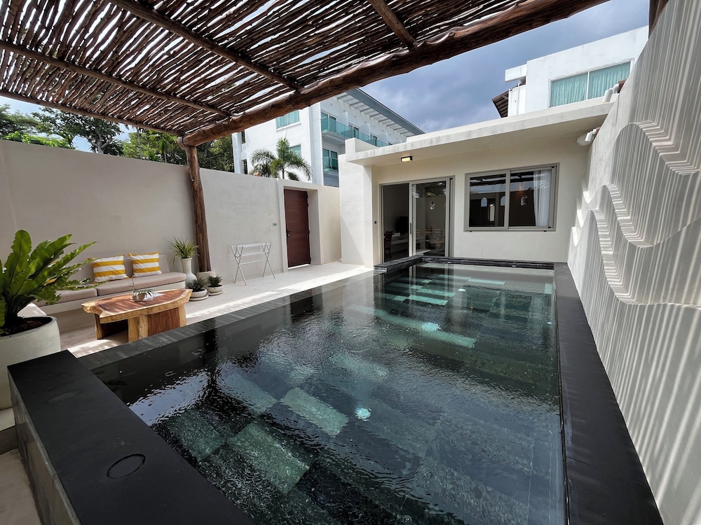 Private pool