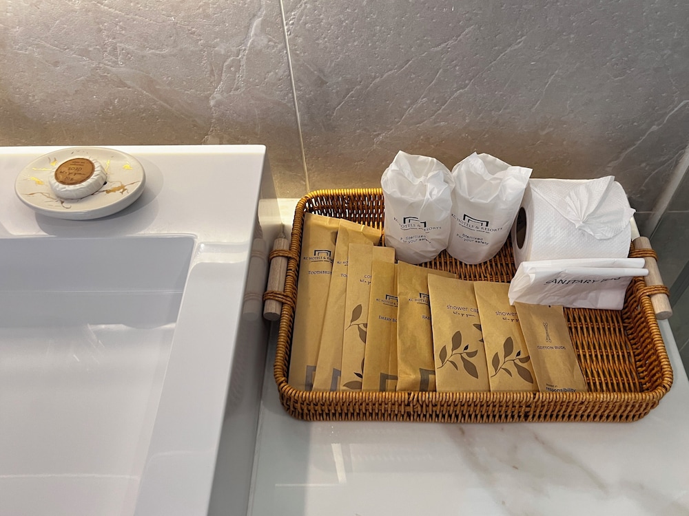 Bathroom amenities