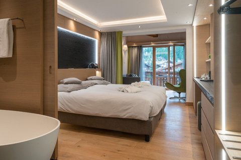 Deluxe double or twin room