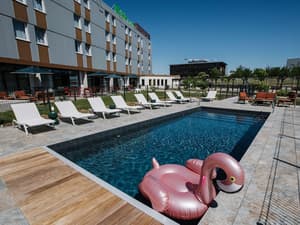 thumbnail: Pool