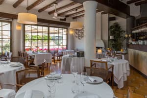 thumbnail: Couples dining