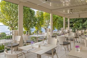thumbnail: Outdoor dining