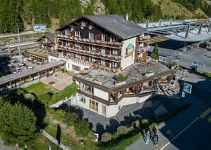 thumbnail: Exterior