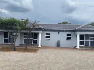 thumbnail: Front of property