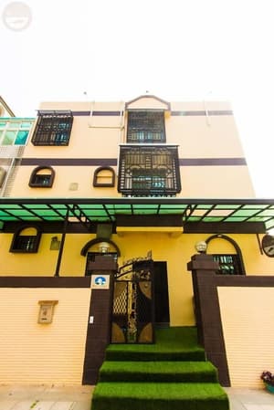 thumbnail: Exterior
