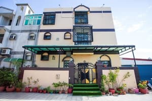 thumbnail: Front of property