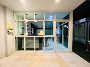 thumbnail: Reception