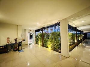 thumbnail: Hallway
