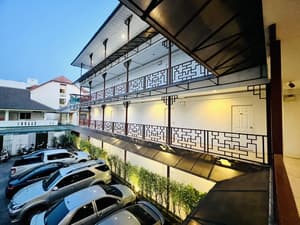 thumbnail: Parking