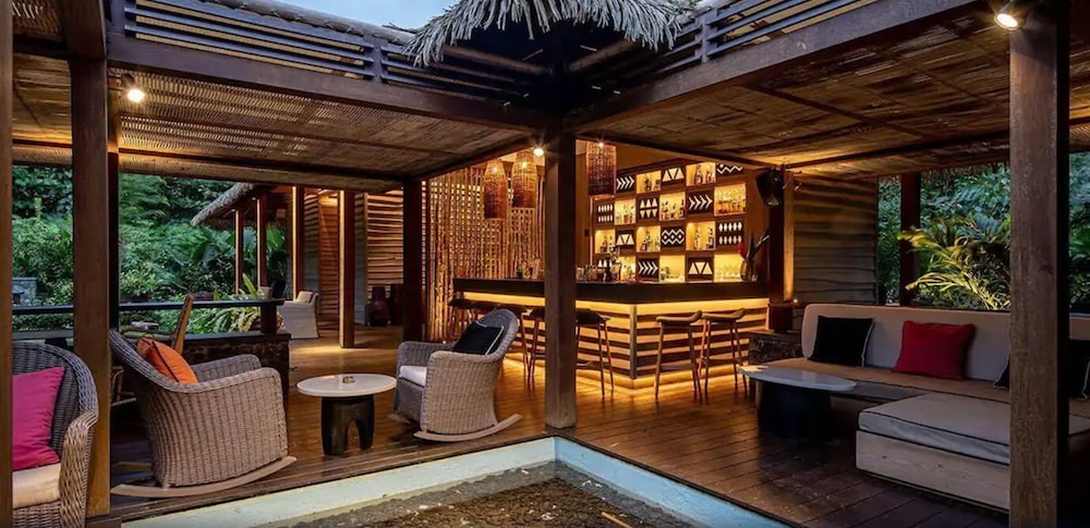 Poolside bar
