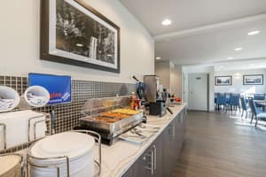 thumbnail: Breakfast area