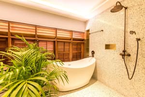 thumbnail: Deep soaking bathtub