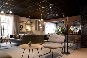 thumbnail: Lobby sitting area