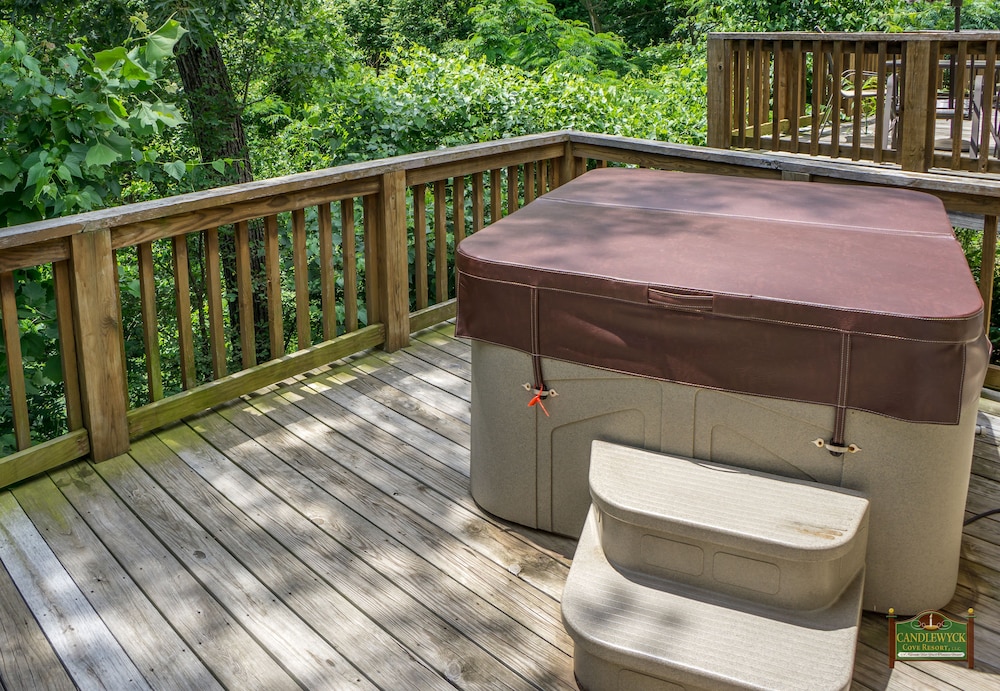 Private spa tub