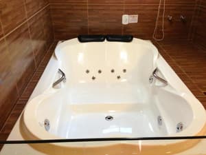 thumbnail: Jetted tub