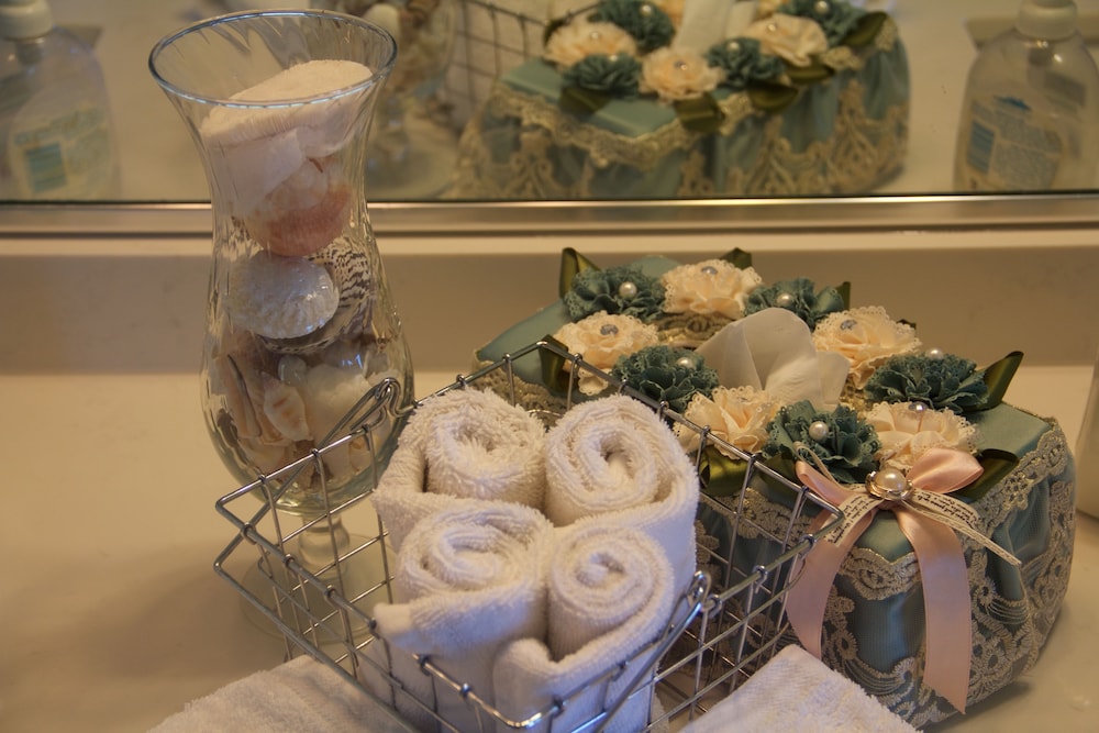 Bathroom amenities