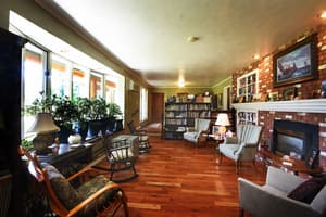 thumbnail: Interior entrance