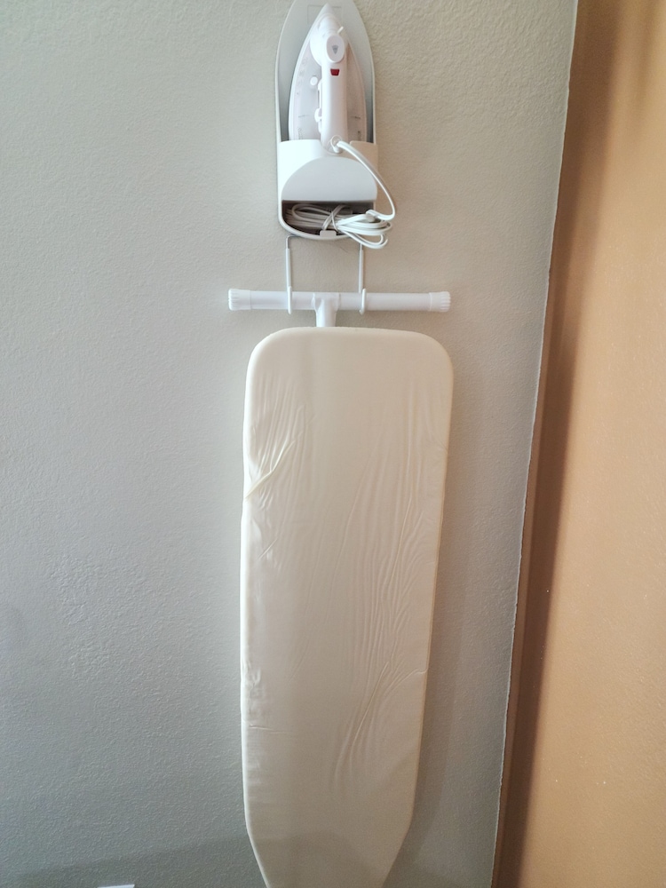Iron/ironing board