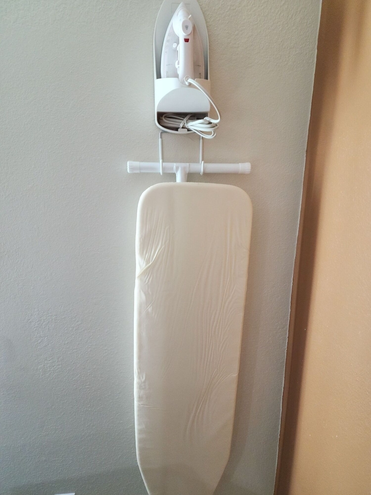 Iron/ironing board