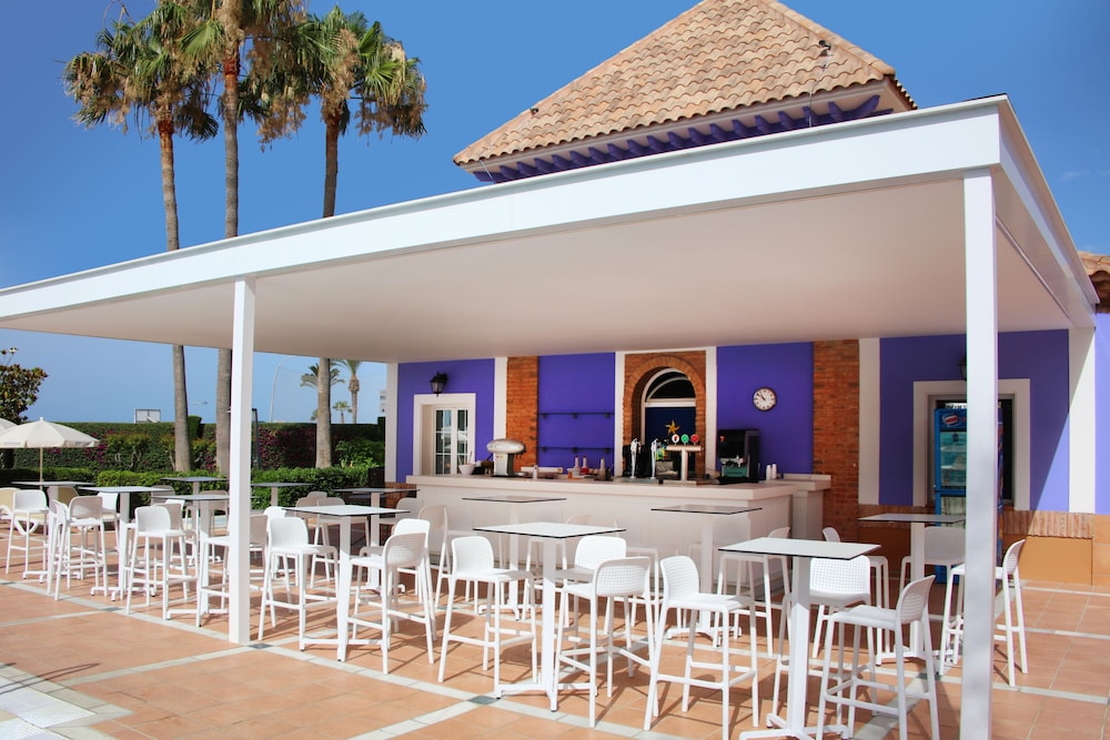 Poolside bar