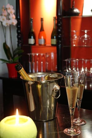thumbnail: Bar (on property)