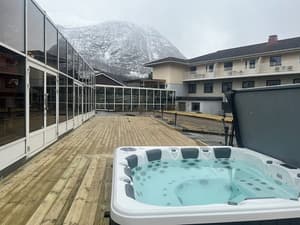 thumbnail: Bar (on property)