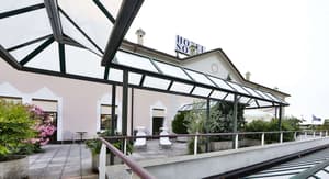 thumbnail: Exterior