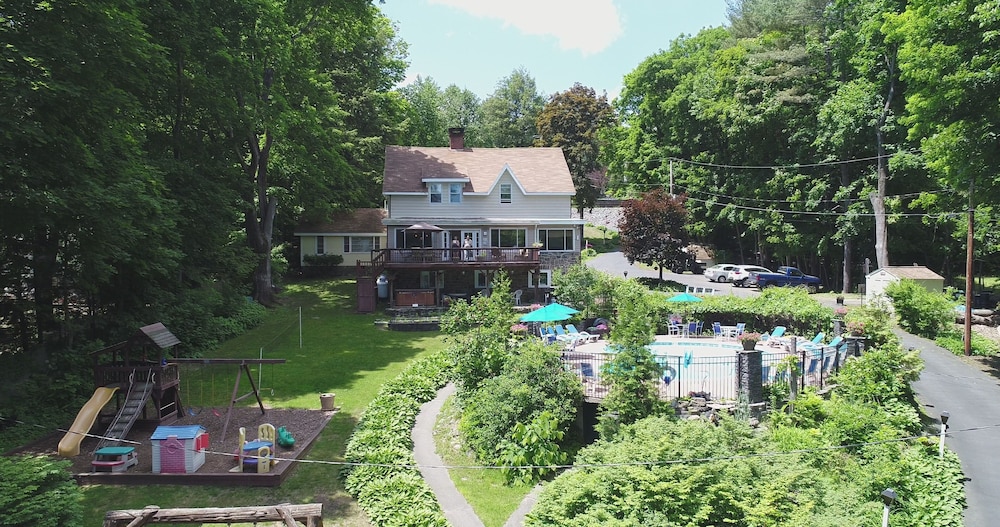 Children's play area - outdoor