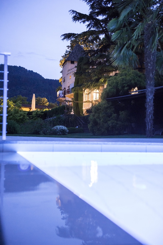 Infinity pool