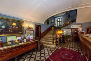 thumbnail: Interior entrance