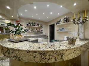 thumbnail: Bar (on property)