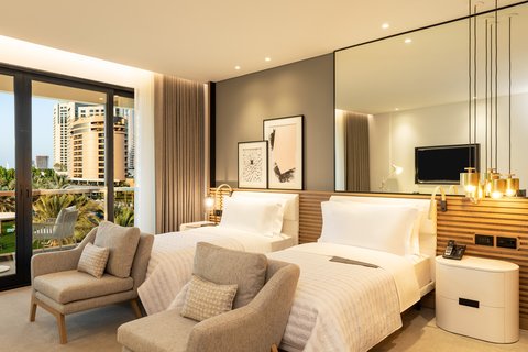 Twin/Twin Royal Club Sea View Room