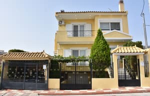 thumbnail: Front of property