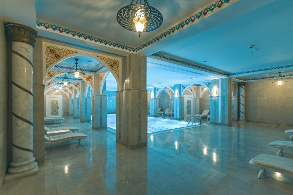 Swimming pool-spa