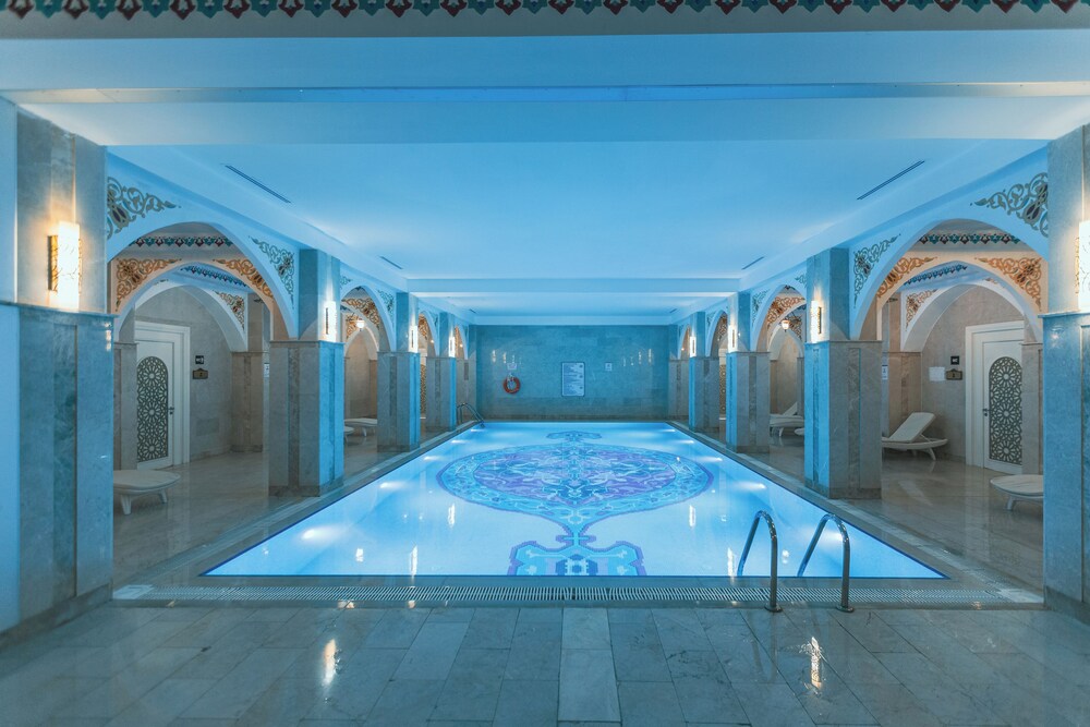 Swimming pool-spa