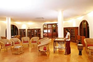 thumbnail: Lobby lounge