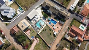 thumbnail: Front of property