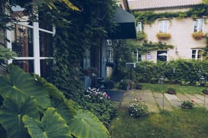 thumbnail: Front of property