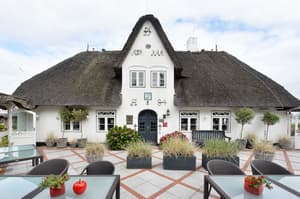 thumbnail: Front of property