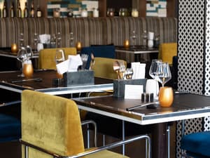thumbnail: Family dining