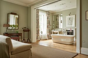 thumbnail: Room Generous Room