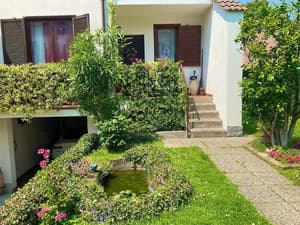 thumbnail: Front of property