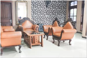 thumbnail: Lobby sitting area