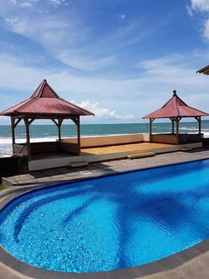 thumbnail: Outdoor pool
