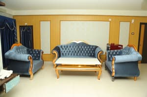 thumbnail: Lobby sitting area