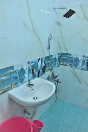 thumbnail: Bathroom shower