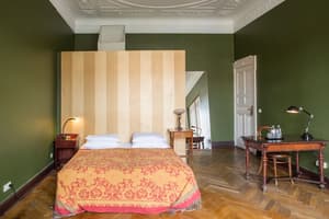 thumbnail: Interior entrance