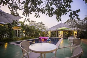 thumbnail: Poolside bar