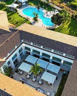 thumbnail: Poolside bar