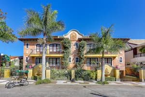 thumbnail: Front of property